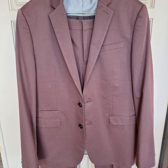 Express 2 Piece Pants Suit Slim Fit Pants Sz33/30 Jacket Sz14? Maroon 2 Buttons - Picture 2 of 12